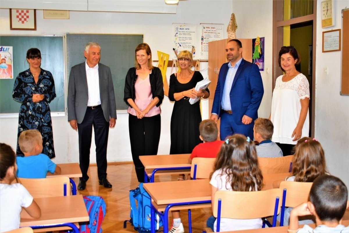 Župan Dobroslavić obišao metkovske prvašiće