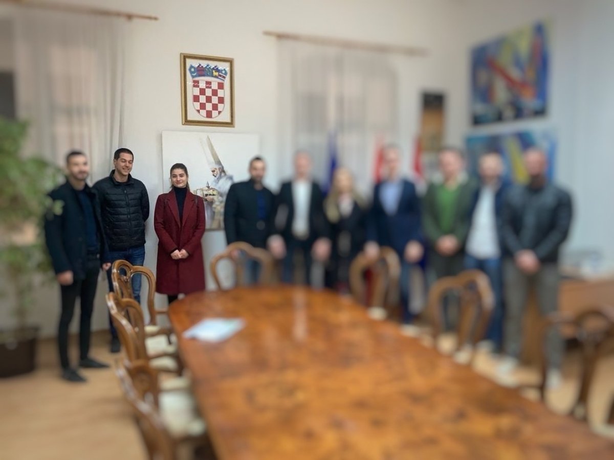 ČLANOVI UDRUGE MLADIH KOLEKTIV NAPUSTILI SAVJET MLADIH DUBROVAČKO – NERETVANSKE ŽUPANIJE