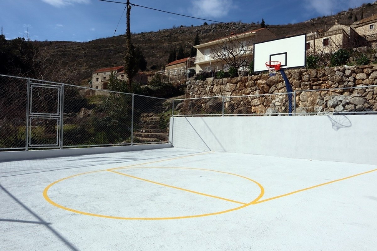 Uređen sportski teren u Ljupču