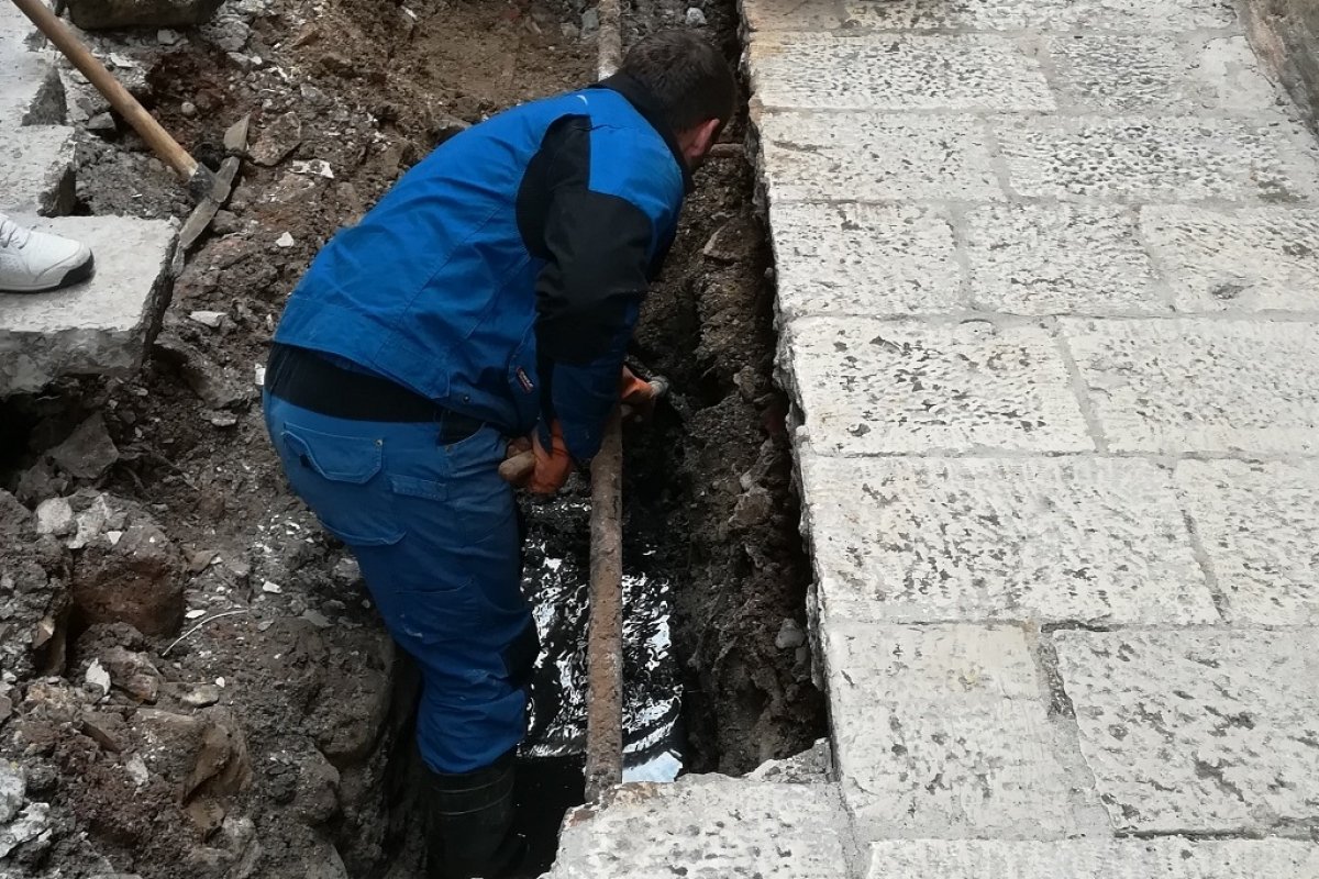 Iz kanala u Getaldićevoj izvađeno više od 15 kubika raznog materijala i masnoća