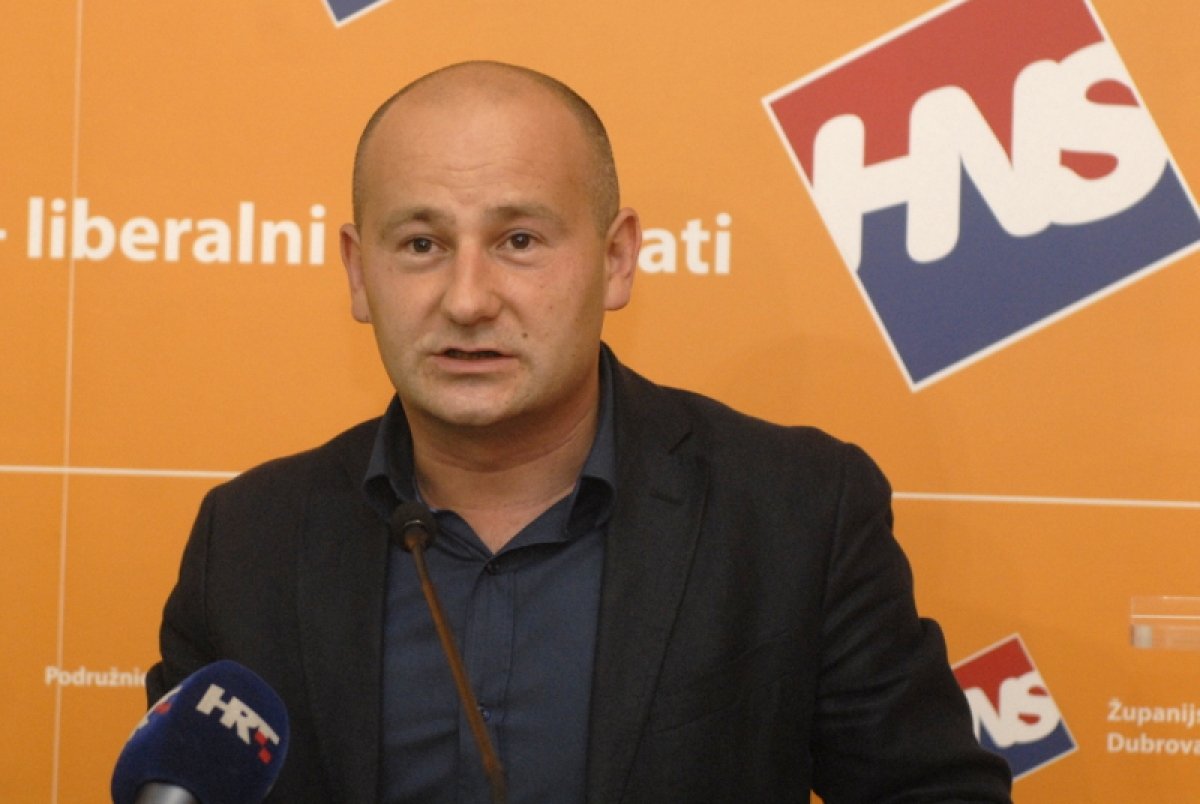 V.Dujmović: Kakva je to osoba koja se zbog fotelje odriče svojih dojučerašnjih stavova?