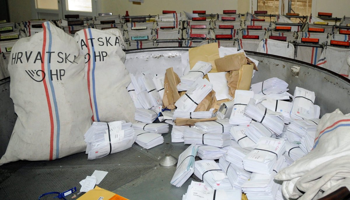 POŠTA ZA DIO DUBROVČANA OPET PUTOVALA MJESEC DANA