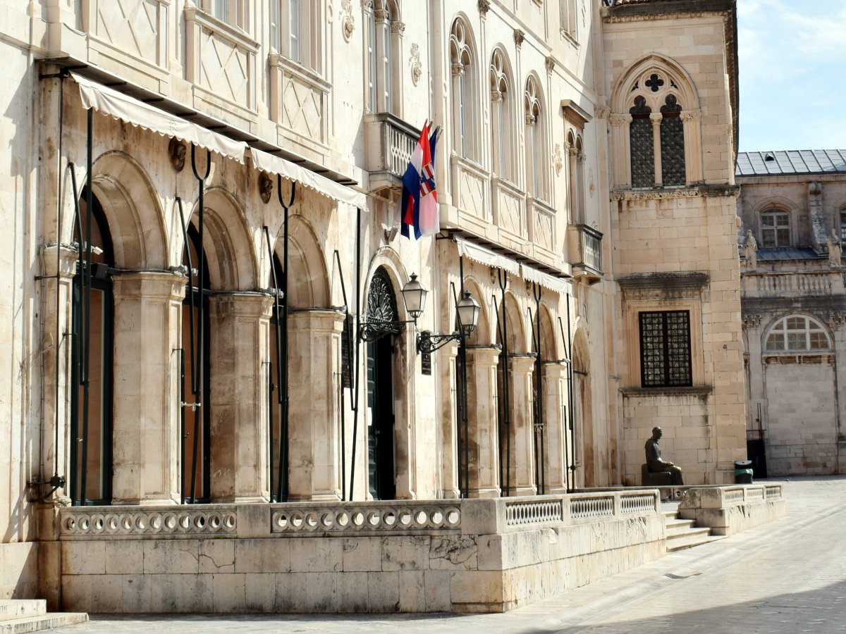 Ususret Danu žena: Koliko ih je zaposleno u gradskoj upravi, koliko na čelnim pozicijama...