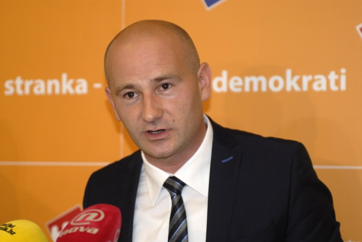 Može li Franković obećati neki projekt kojeg nije zaustavio?