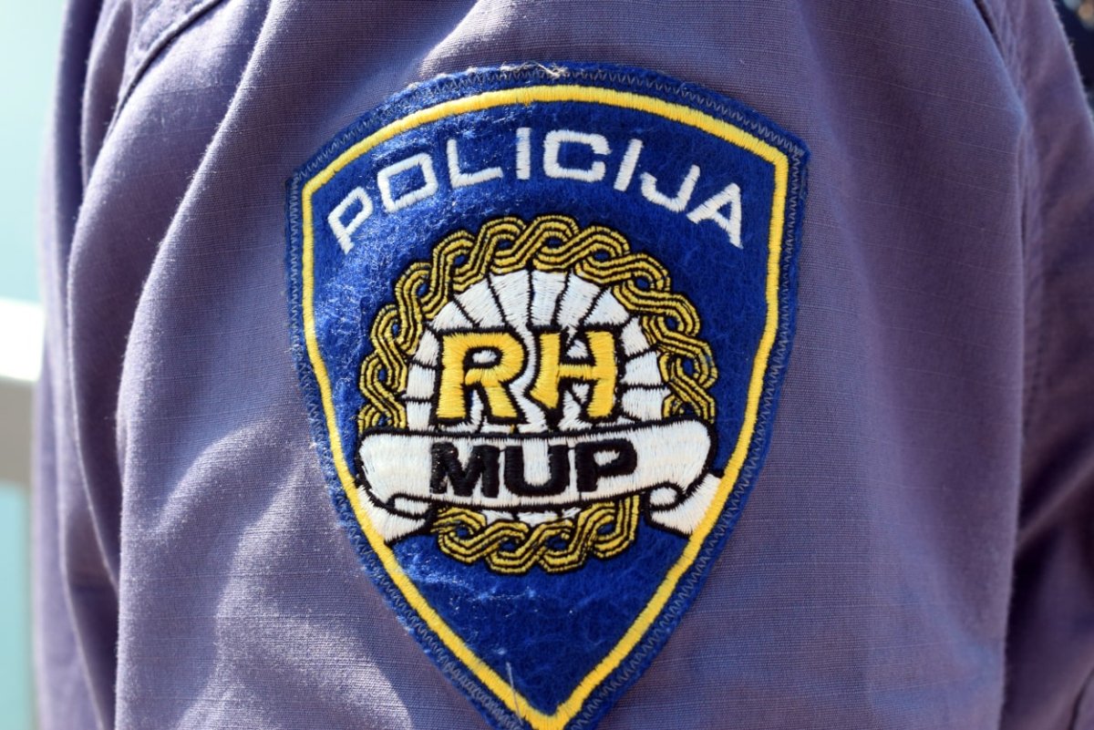 U BRSEČINAMA PIJAN IZAZVAO PROMETNU NESREĆU I POBJEGAO