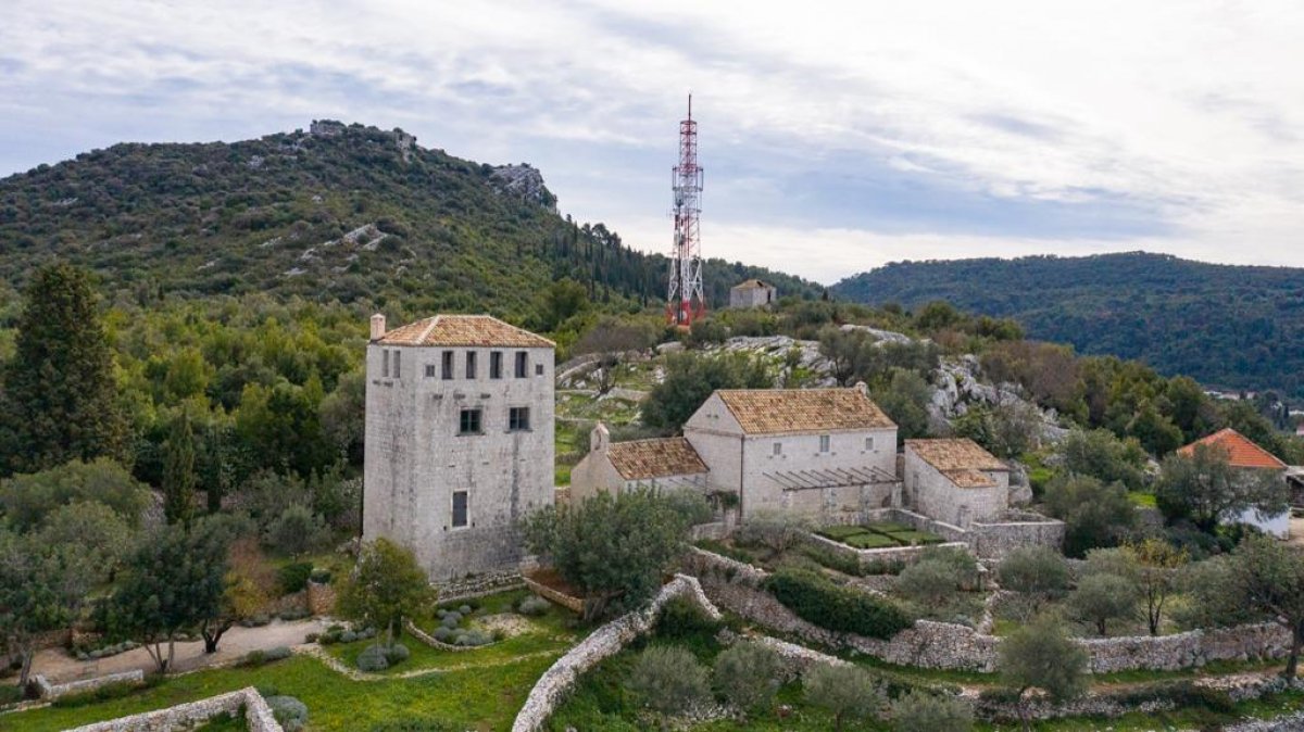 Lopuđani: Nećemo pristati na „maskiranje“ antenskog stupa