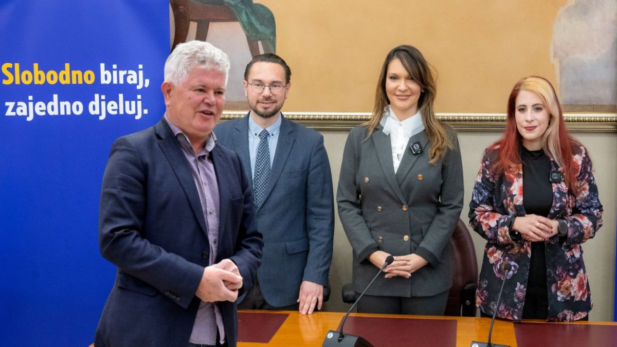 VLAHUŠIĆ PRIZNAO DA JE SAVJETNIK KANDIDATKINJE SRĐEVACA I SDP-A ANITE BONAČIĆ OBRADOVIĆ