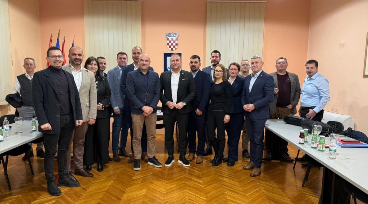 MINISTAR DAVID VLAJČIĆ U OPUZENU; ODRŽAN SASTANAK NA TEMU PROBLEMA UZGOJA I OTKUPA AGRUMA U DOLINI NERETVE