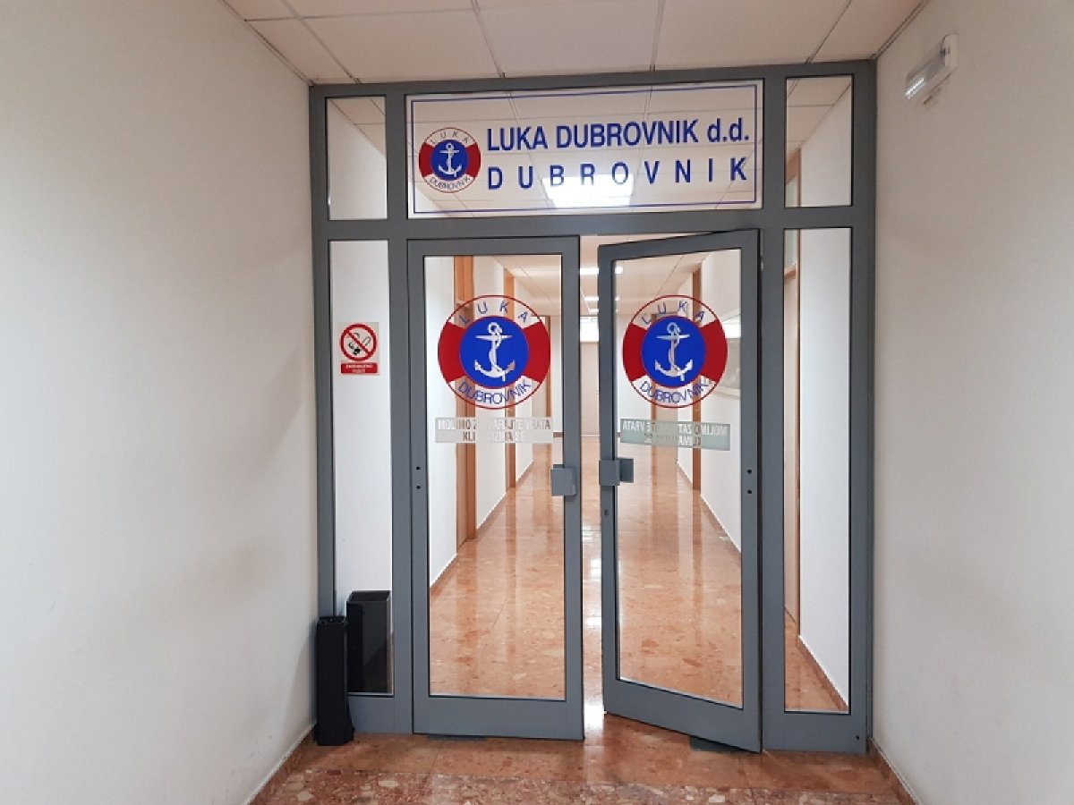 Ljudskost i poštenje: Djelatnik Luke Dubrovnik pronađenih 960 eura vratio vlasniku