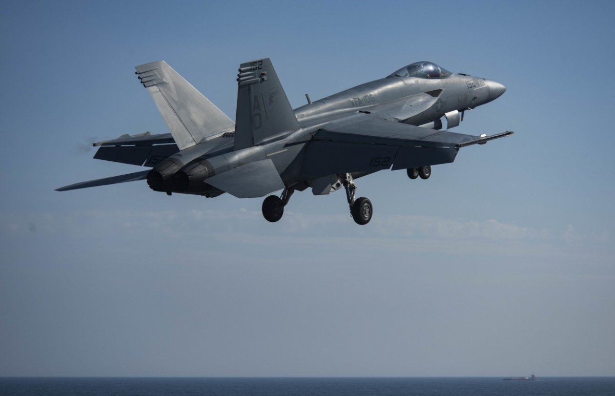 Osam američkih lovaca F-18 sletjelo sinoć u Čilipe