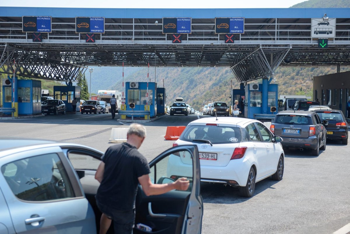 STROGA KONTROLA NA GRANICAMA, UZIMAT ĆE SE I OTISCI PRSTIJU