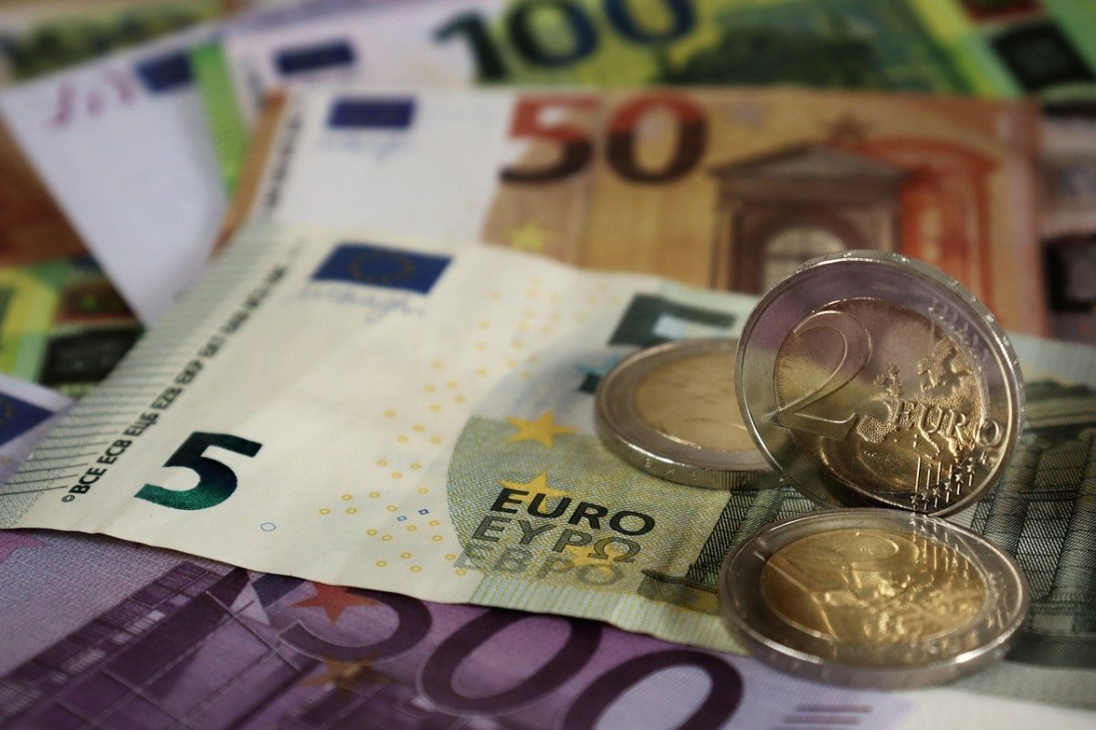 JESTE LI U PROSJEKU, IZNAD ILI ISPOD? EVO KOLIKO IZNOSE PLAĆE U HRVATSKOJ