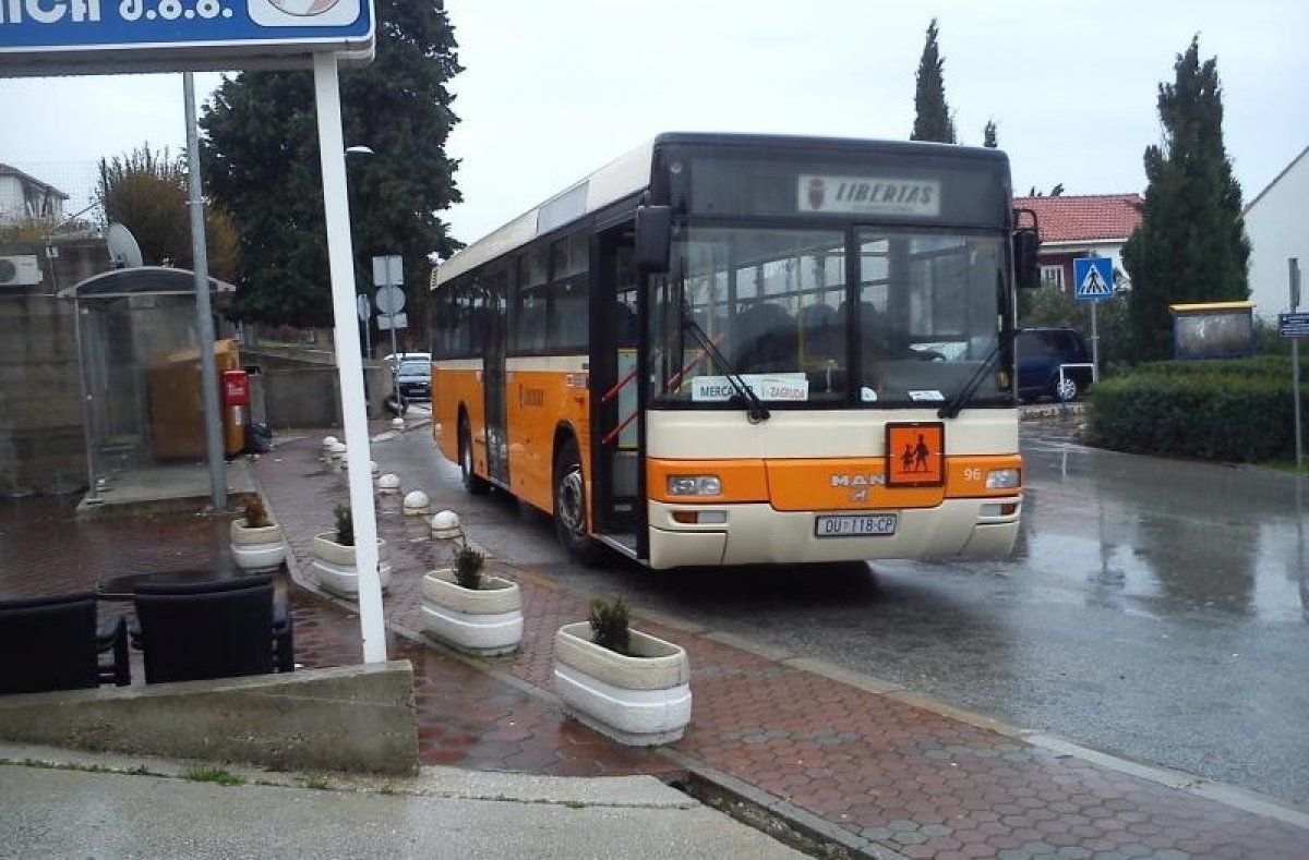 Libertas vratio učeničke linije za Grudu i Cavtat