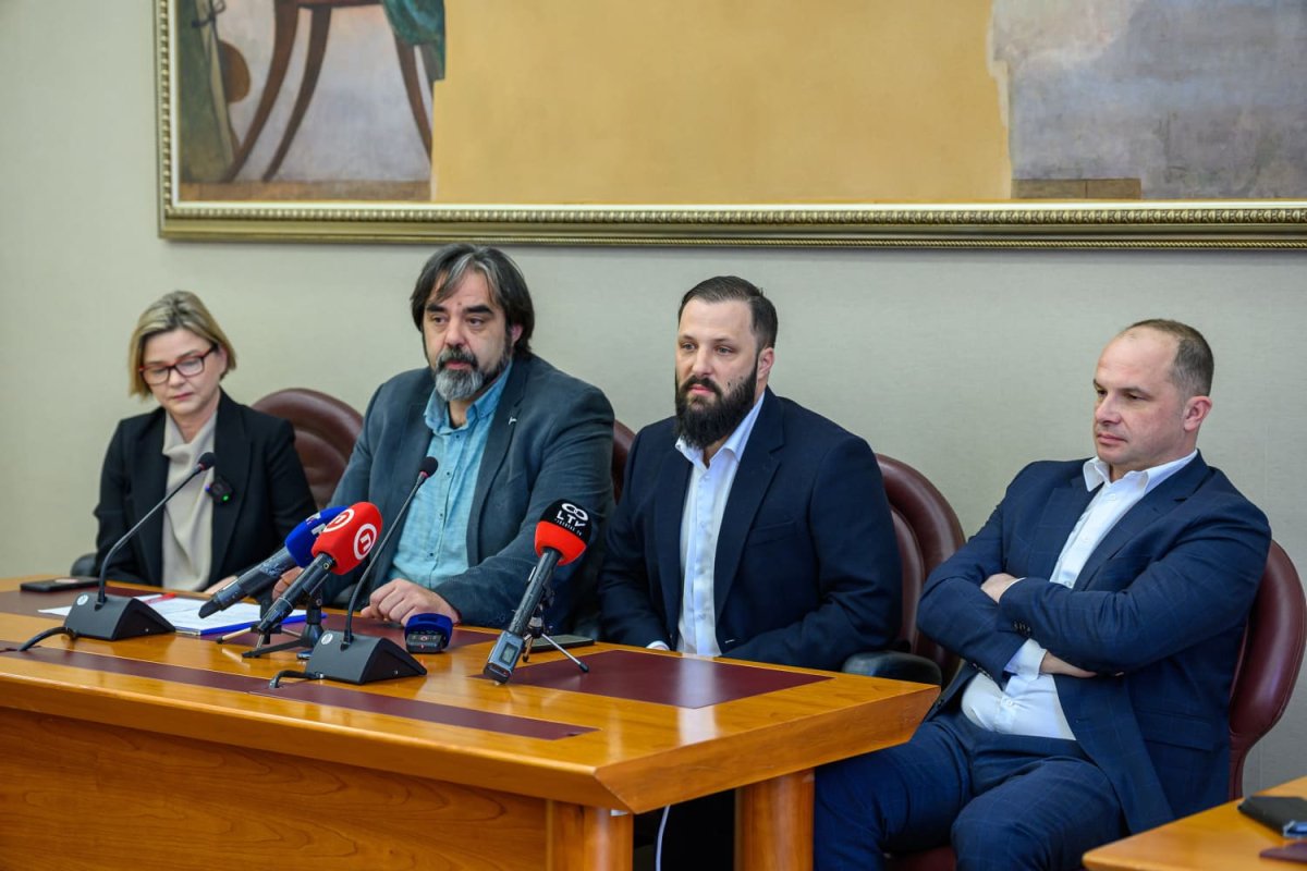 GILJAČA PREDSTAVLJEN KAO ZAJEDNIČKI KANDIDAT LIJEVE KOALICIJE „SNAGA JUGA”; HAJDAŠ DONČIĆ DOŠAO U KOKOŠINJAC DA NAM REČE KAKO NIJE ODGOVORAN ZA MARINU FRAPA