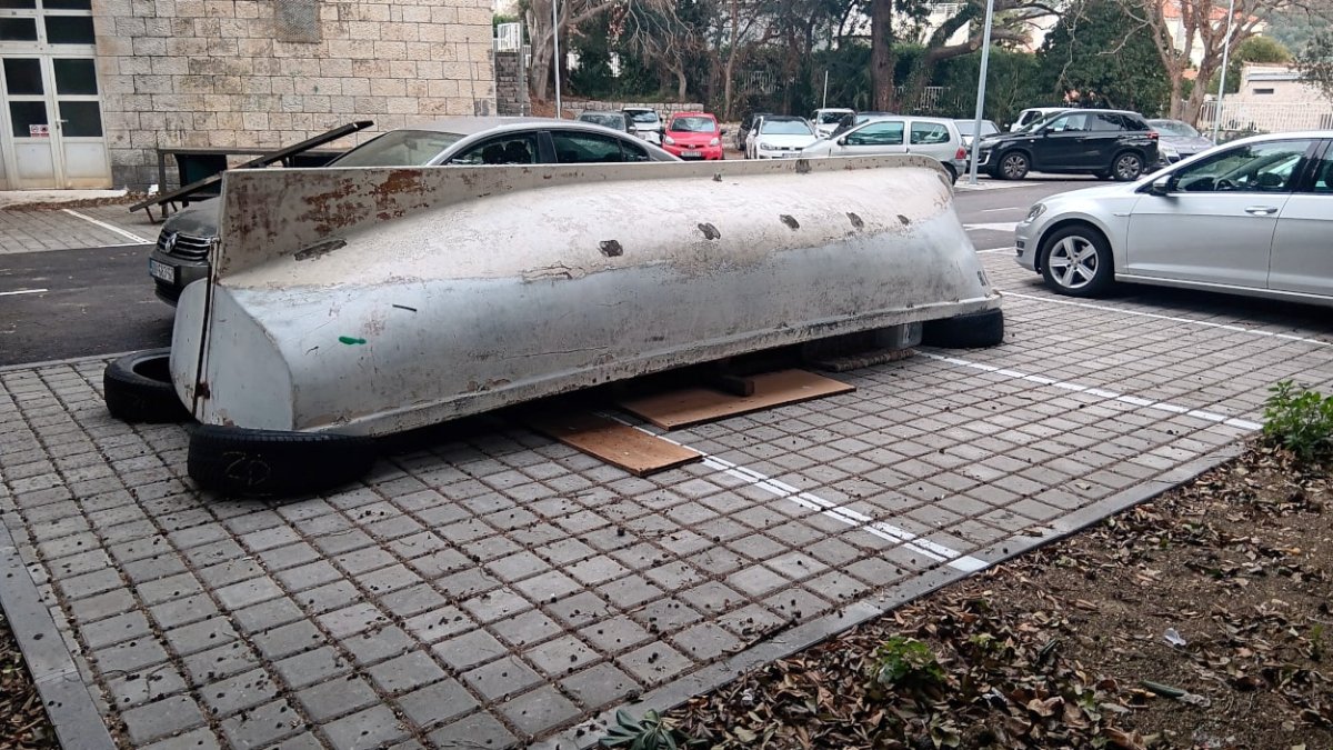 ZAŠTO JE BARKA NA PARKINGU? EVO ŠTO JE REKAO GRADONAČELNIK FRANKOVIĆ