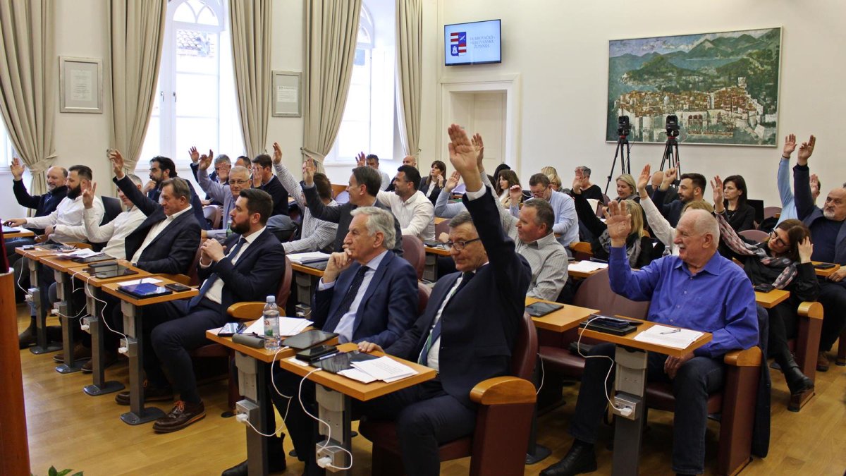 HDZ: SDP-OVCI SE NA ŽUPANIJSKOJ SKUPŠTINI ZADRŽALI NA JEDNOJ TOČKI DNEVNOG REDA
