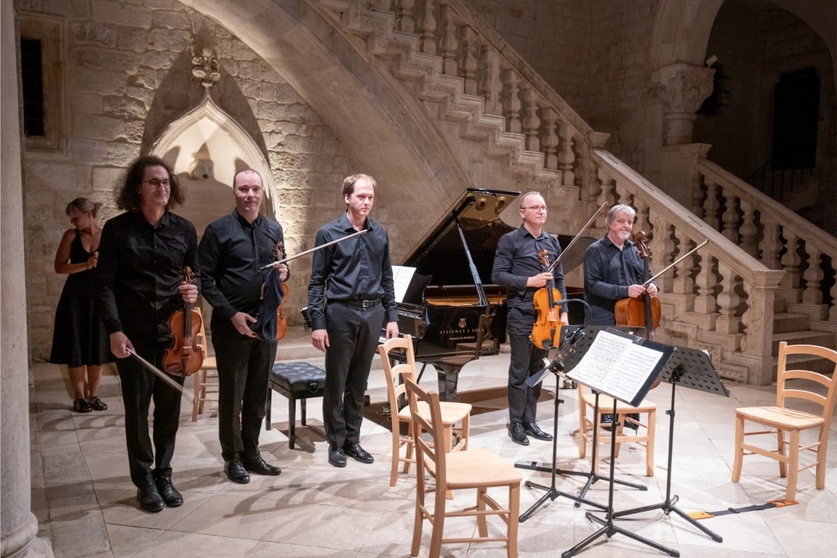 ZAGREBAČKI KVARTET I IVAN KRPAN ISPRAĆENI SU DUGOTRAJNIM PLJESKOM