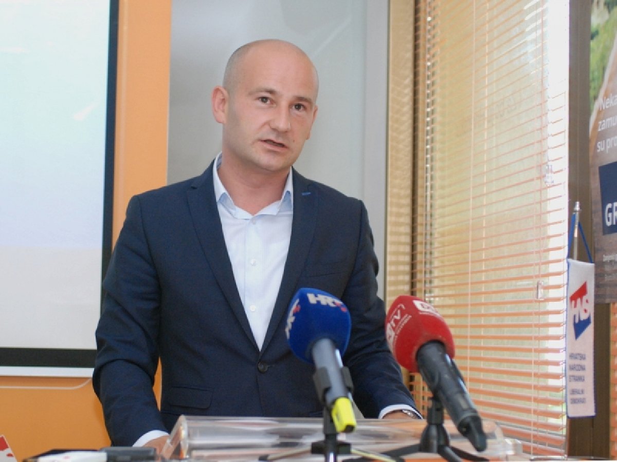 Dujmović poručio Frankoviću: Recite istinu, objasnite svoje vjenčanje i fakultet!