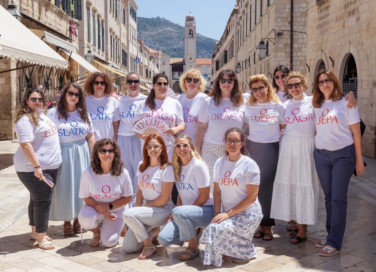 ŽENE U FOKUSU IGARA, PREDSTAVLJENE I MAJICE