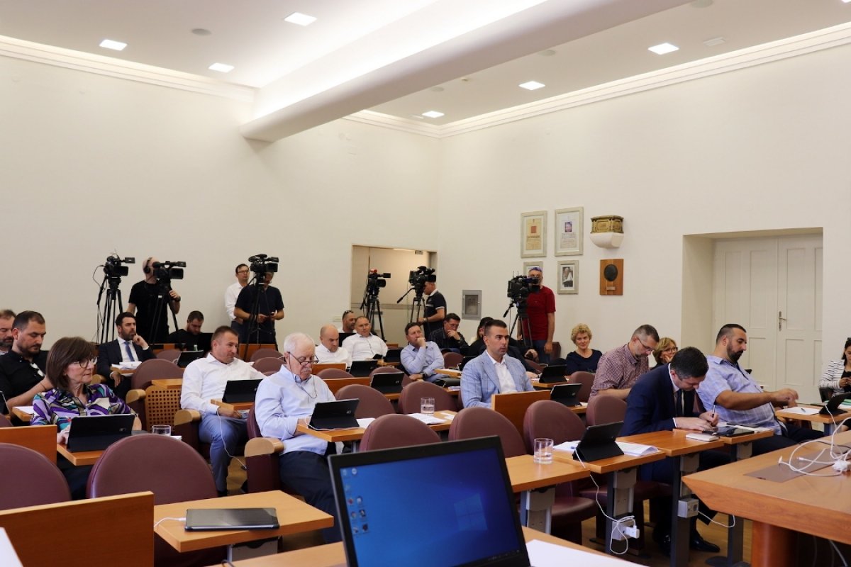 Političke stranke u Dubrovniku ostaju bez novca iz proračuna do kraja godine