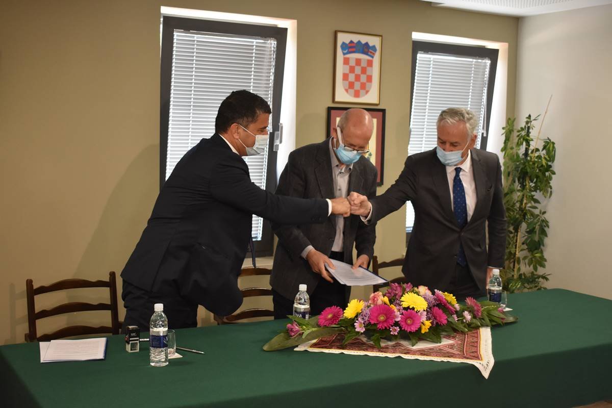 Načelnik Lasić i ravnatelj ŽUC-a Kaštelan potpisali Sporazum o financiranju rekonstrukcije ceste od Dubravke do Debelog Brijega