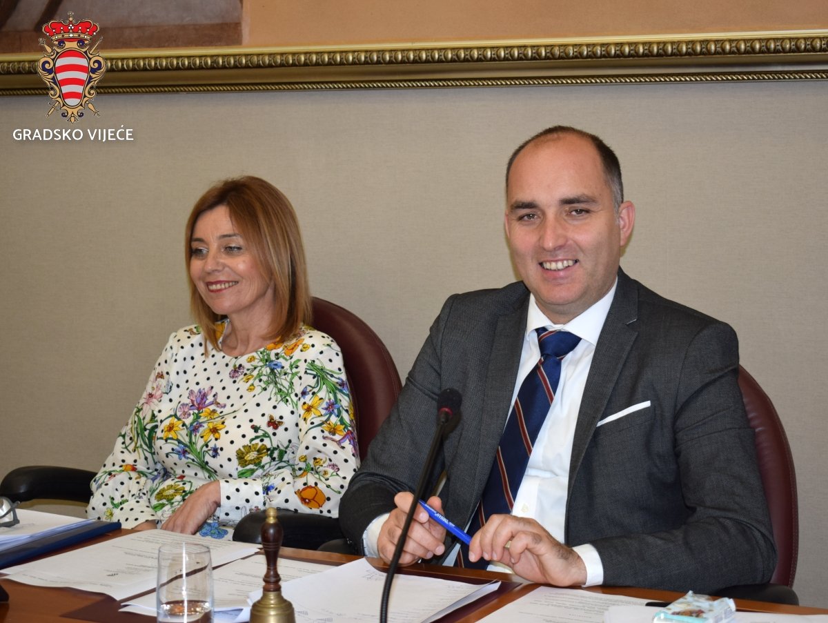Marko Potrebica rezimira rad Gradskog vijeća, ali i kaže: Rado ću nositi nožice koje mi je poklonio Miho Obradović