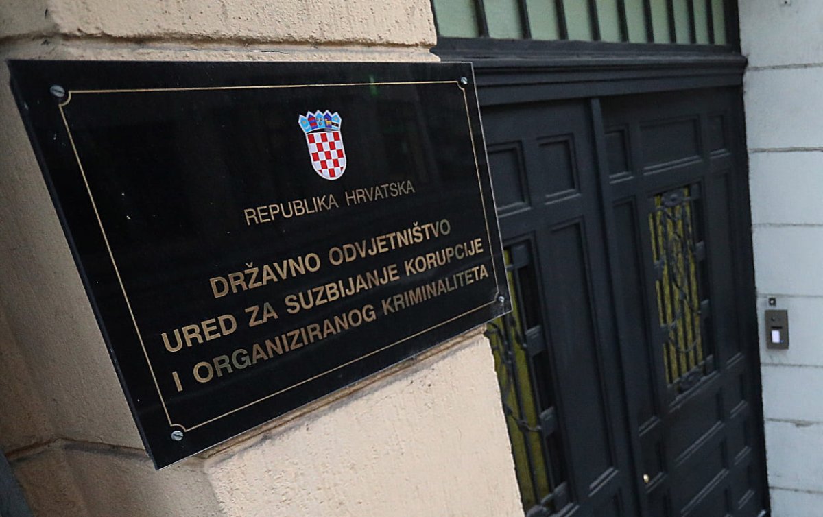IZAŠLI DETALJI UHIĆENJA U METKOVIĆU: POREZNIK I KNJIGOVOĐA UHIĆENI NAKON PREUZIMANJA 93 TISUĆE EURA MITA