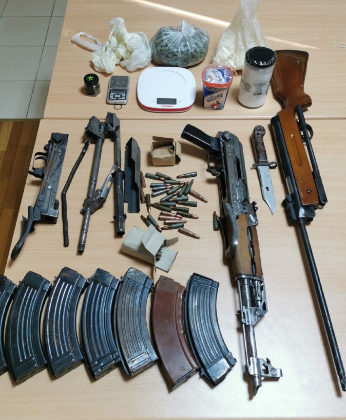 Kod 29 – godišnjak na Zvekovici u kući pronađeno oružje i droga