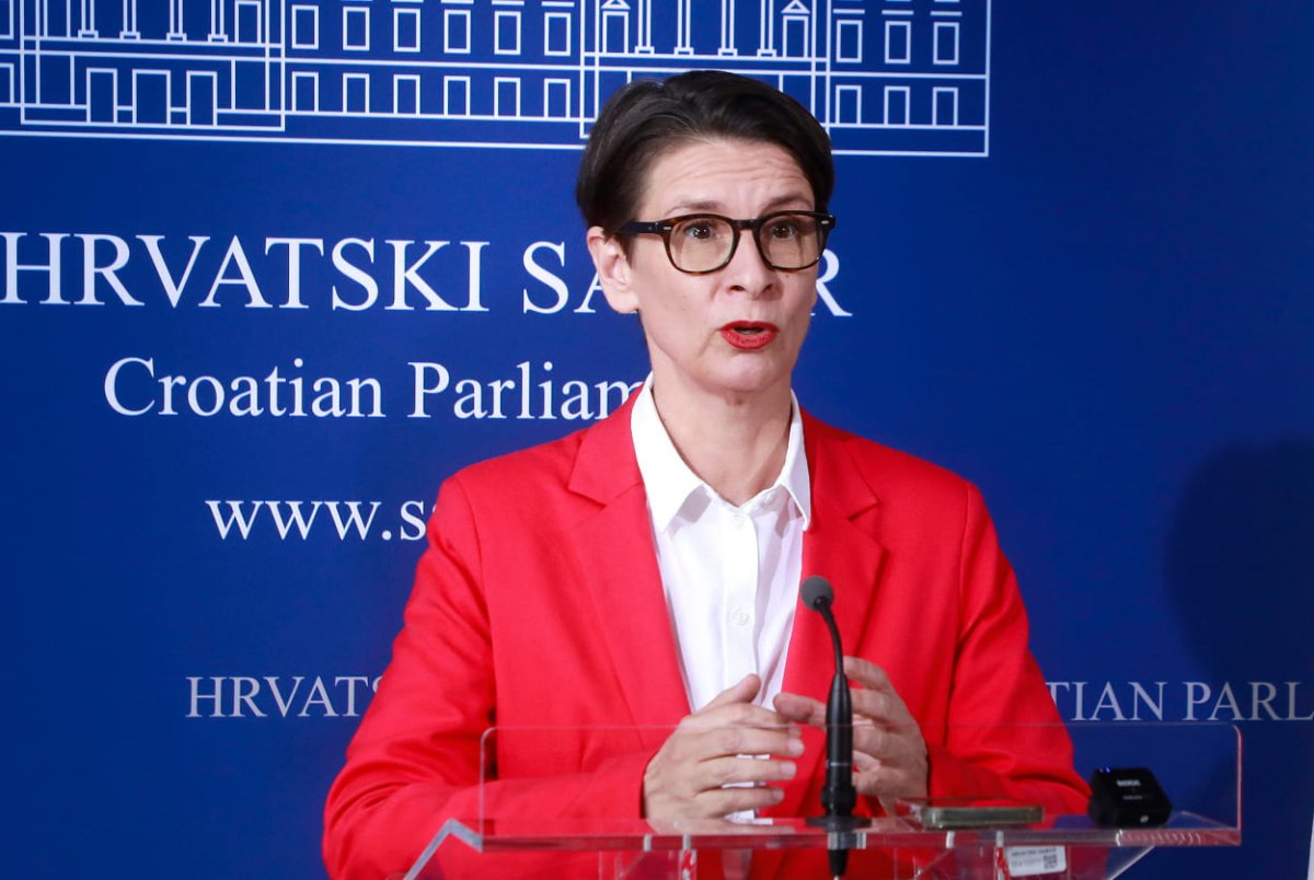 VIKTORIJA KNEŽEVIĆ IZLAZI IZ SABORA