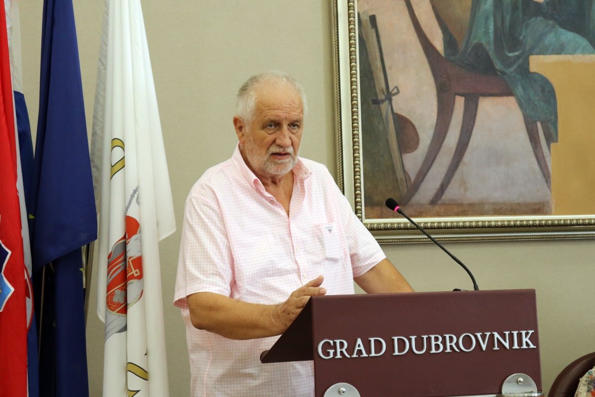 DIVLJAK I PROSTAK
