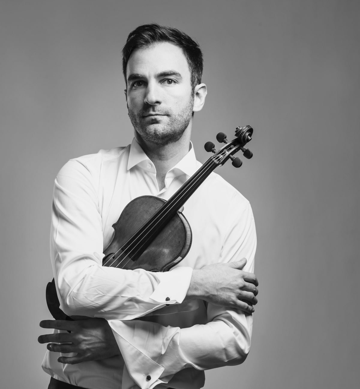 GLAZBENA POSLASTICA U DVORU, STEFAN MILENKOVIĆ I IZVEDBA CARMINE BURANE U ARANŽMANU ZA VIOLINU