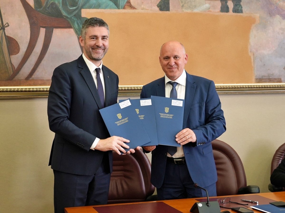 GRADU DUBROVNIKU MINISTAR BAČIĆ URUČIO ODLUKE O FINANCIRANJU TRI PROJEKTA U VRIJEDNOSTI 2,2 MILIJUNA EURA