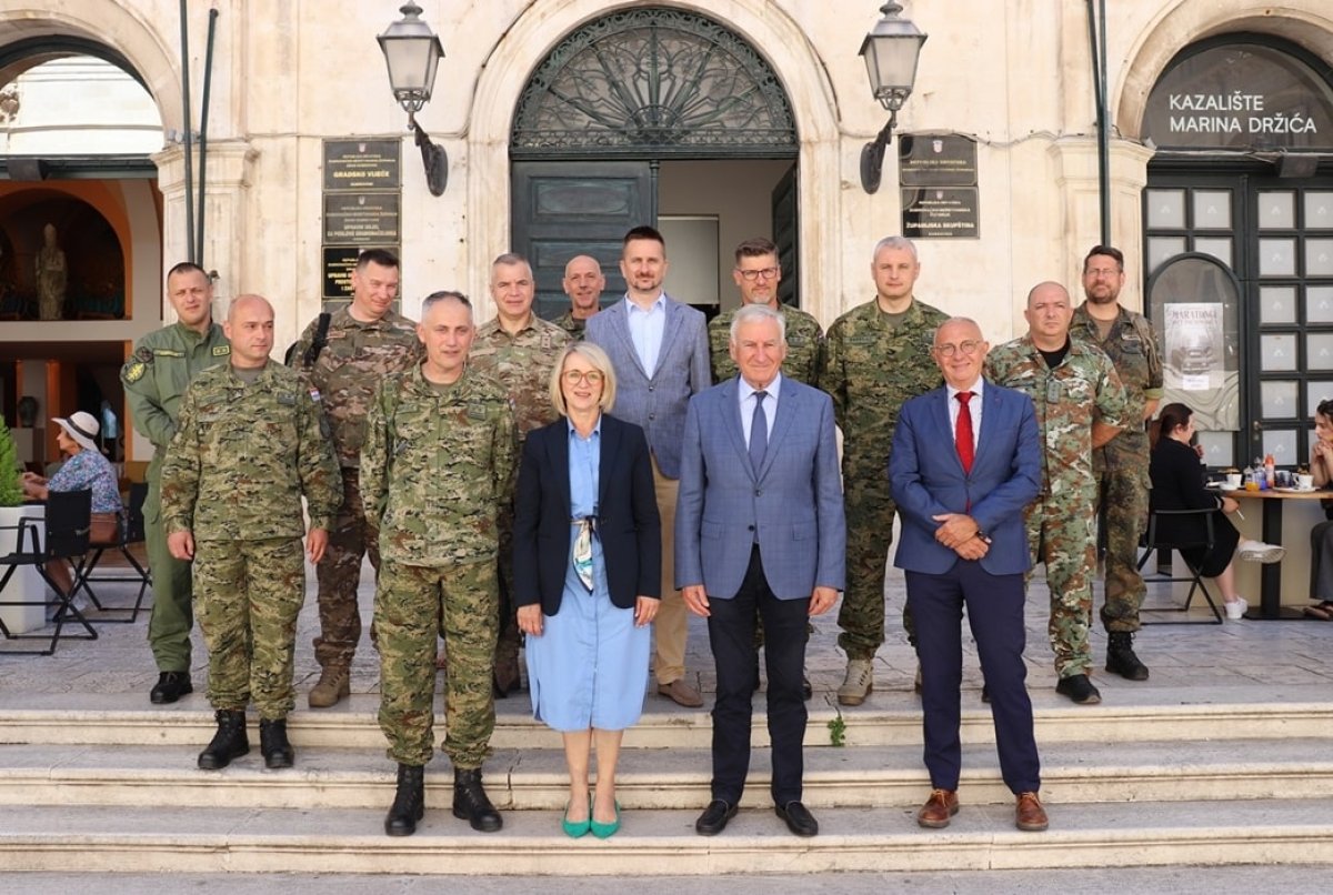 PRIPADNICI RATNE ŠKOLE „BAN JOSIP JELAČIĆ” NA PRIMANJU U GRADSKOJ VIJEĆNICI