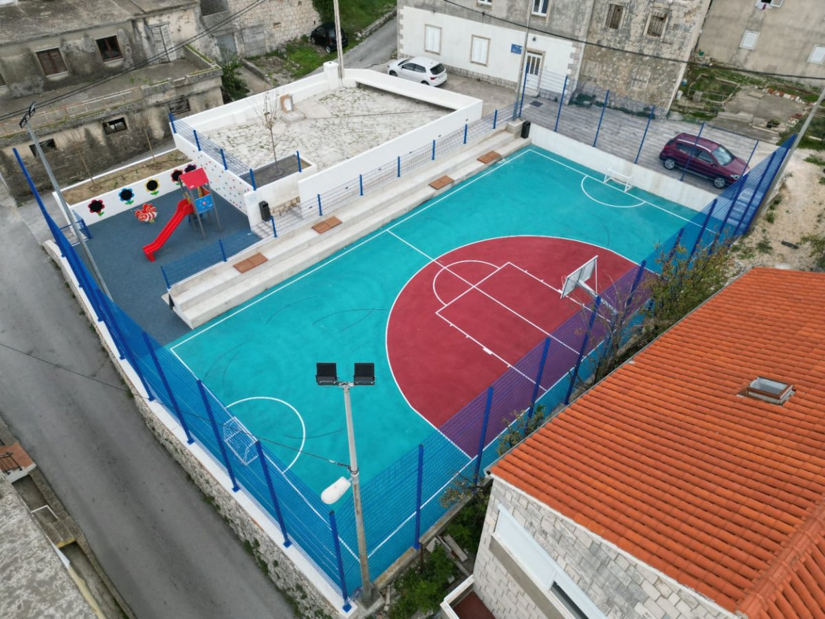 UREĐENO DJEČJE IGRALIŠTE NA GORNJEM BRGATU