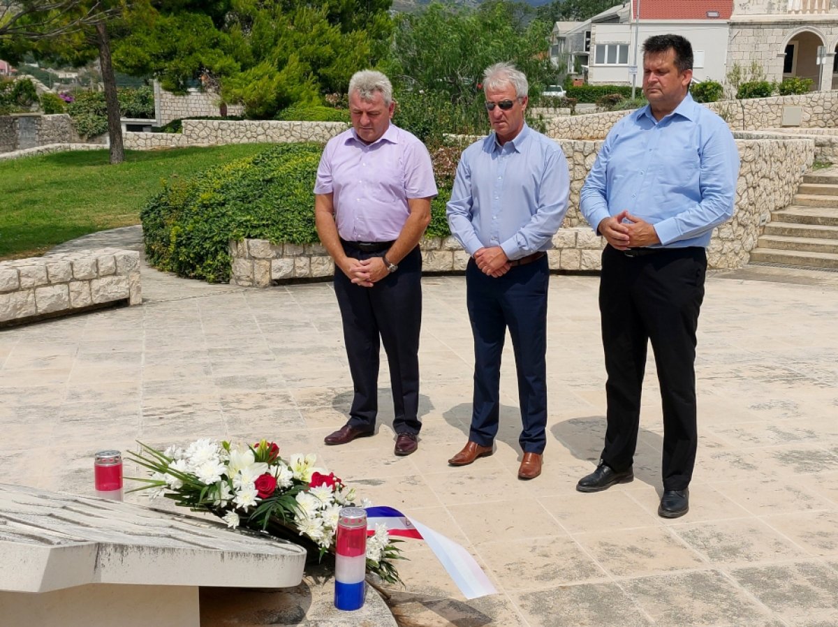 Čelnici Župe dubrovačke položili vijence uz Dan pobjede