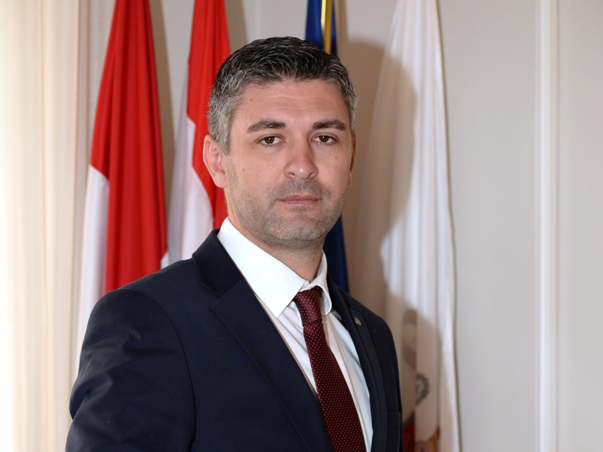 NOVOGODIŠNJA VIDEO ČESTITKA GRADONAČELNIKA FRANKOVIĆA