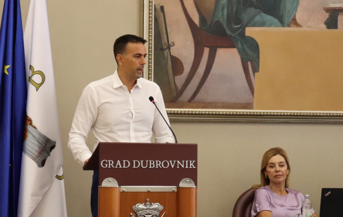 RAGUŽ: OPORBA SE BAVI TEMAMA POPUT HRANE ZA GOLUBOVE, ZATO I NE MOGU DOBITI IZBORE