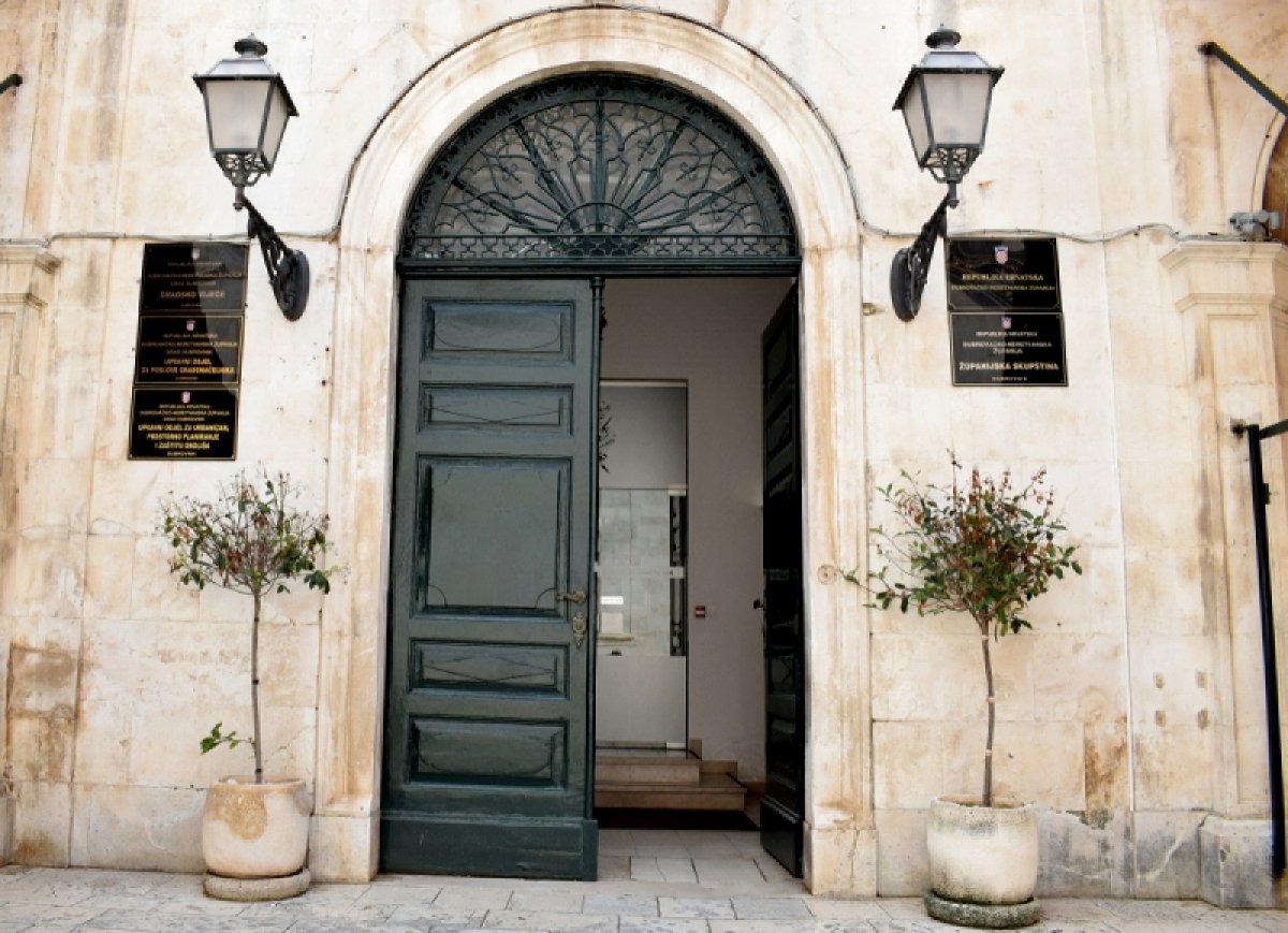 Grad Dubrovnik stipendira učenike i studente