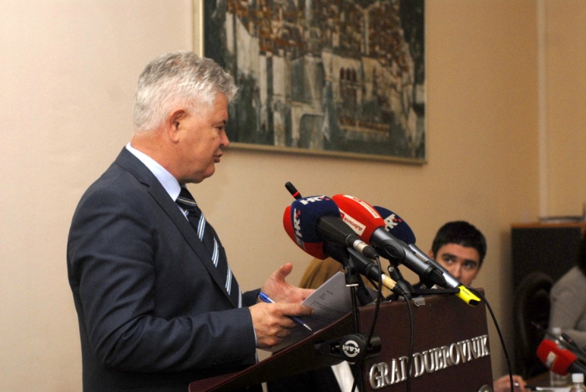 Vlahušić zabranio slanje pozivnica i rekao vijećnicima da čekaju povjerenika da im plati Večeru od Kandelore