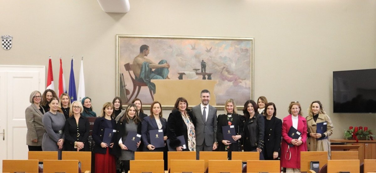 40 POTPORA ŽENAMA PODUZETNICAMA