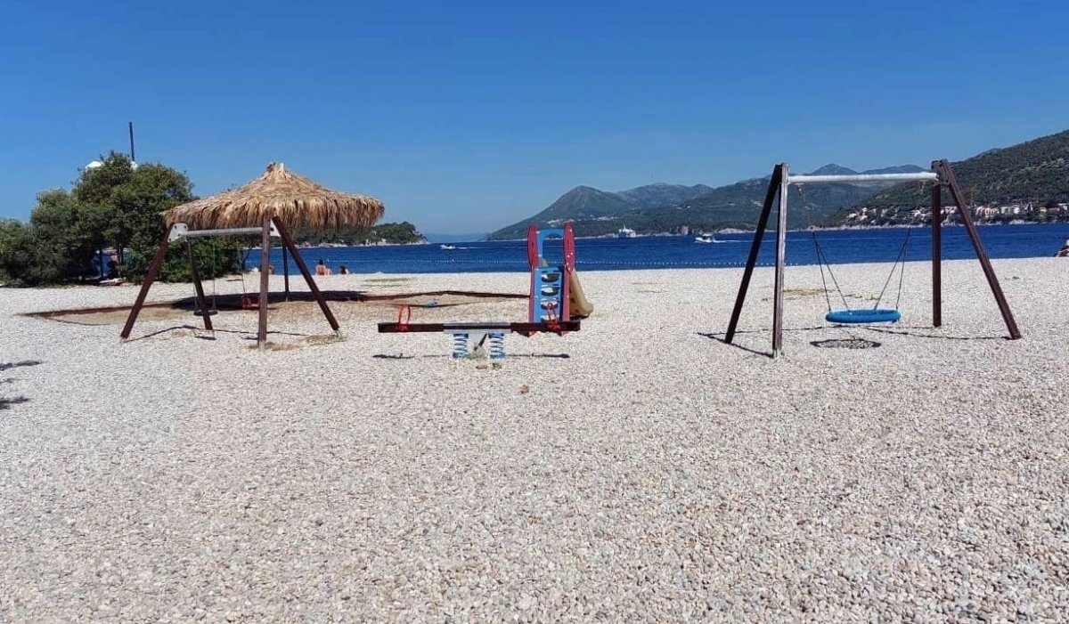UREĐENO IGRALIŠTE NA MANDRAČU
