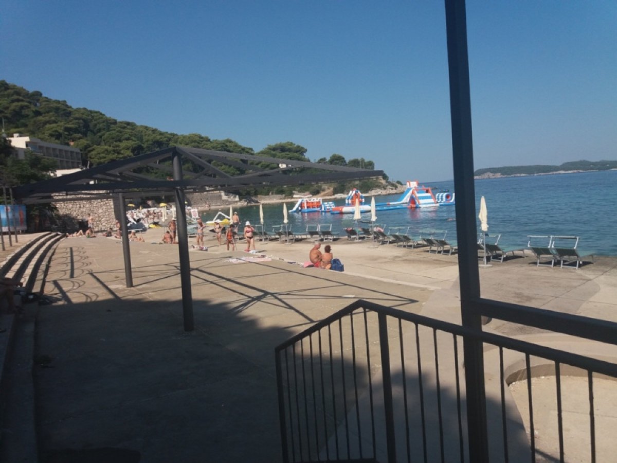 Svi bi plažu da dobro zarade, jedino u Maestralima nesposobni upregnuti resurse