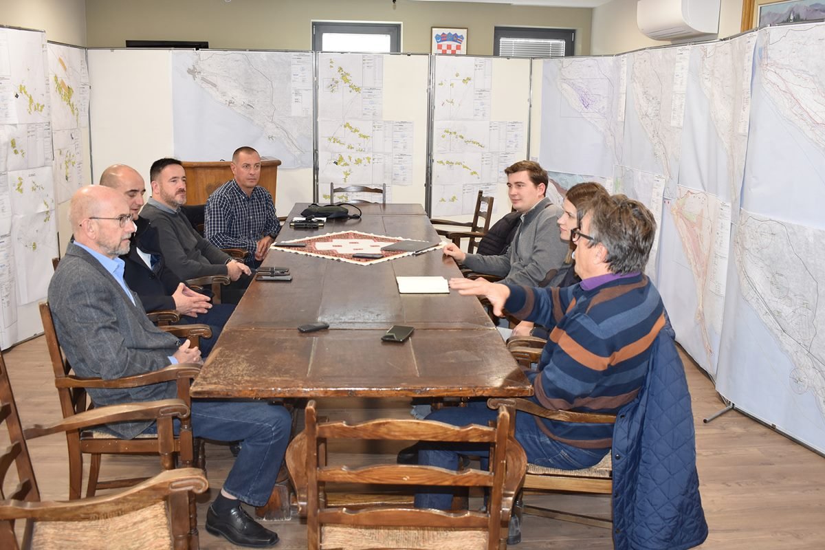 TEMELJITA REKONSTRUKCIJA JAVNE RASVJETE U KONAVLIMA