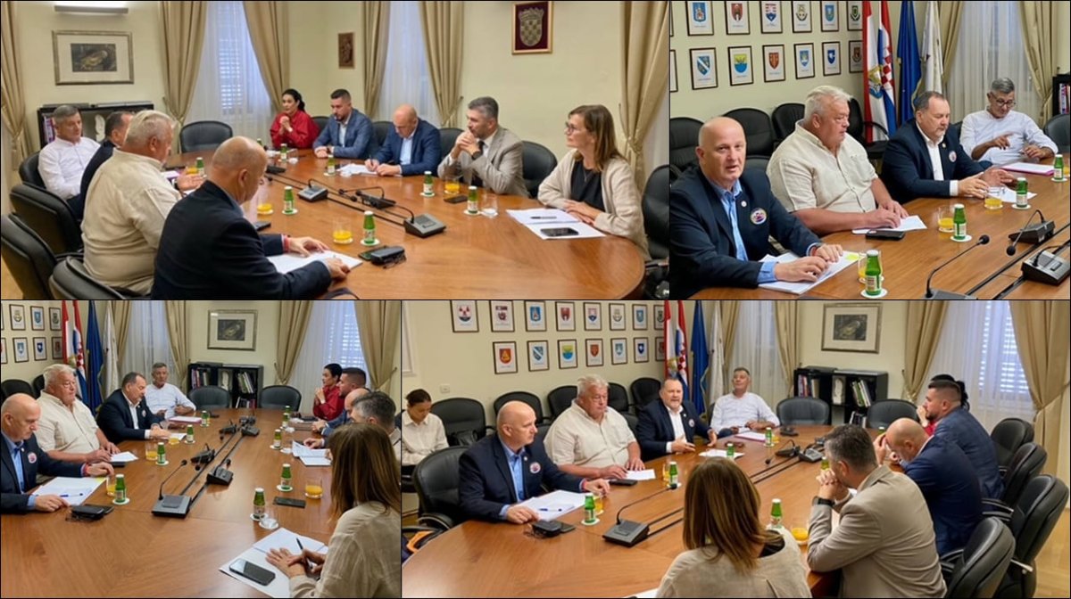 ŽUPAN PEZO I GRADONAČELNIK FRANKOVIĆ SA SUDIONICIMA DRŽAVNOG PRVENSTVA DRAGOVOLJACA I VETERANA DOMOVINSKOG RATA