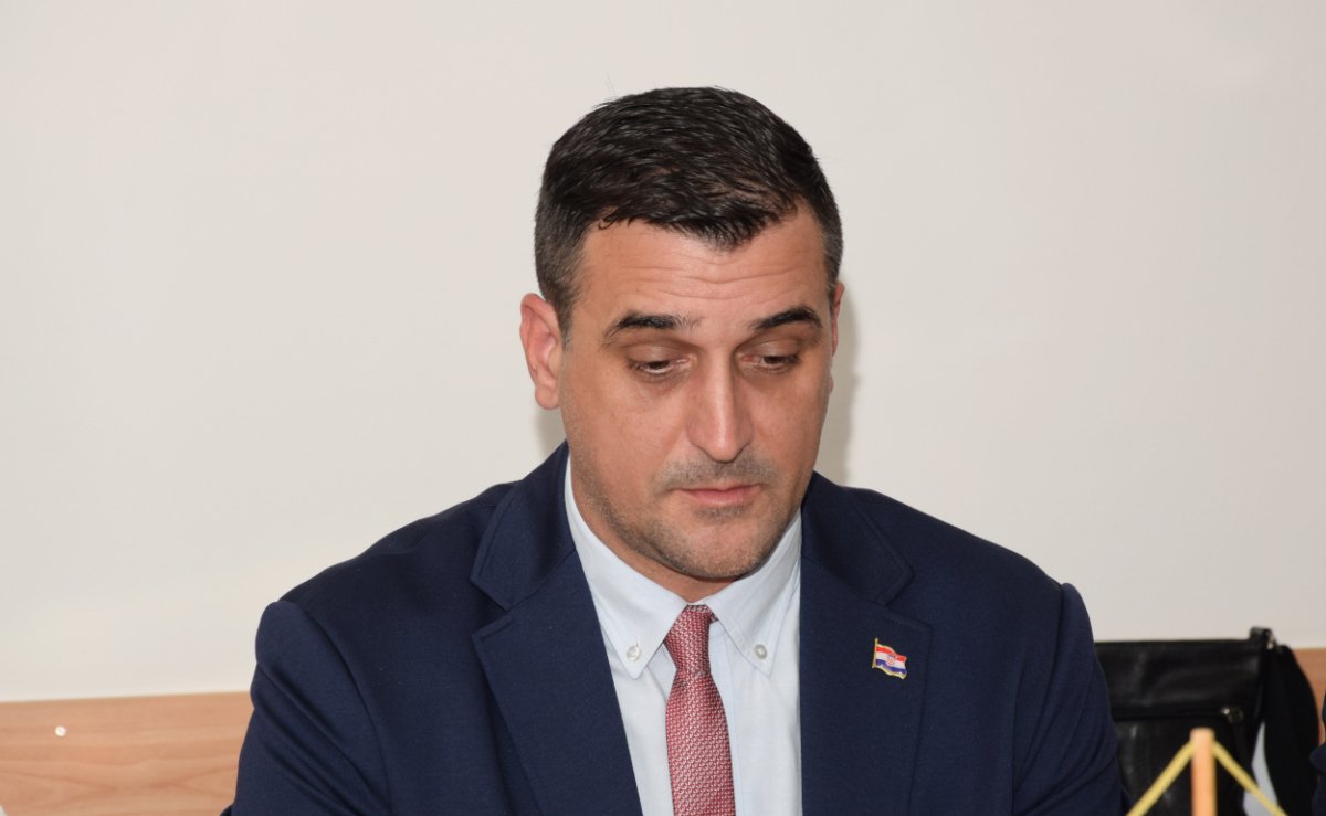 PRIJEPOR U ŽUPI: TREBA LI TURISTIČKA ZAJEDNICA ISELITI ZBOG UREĐENJA SPOMEN SOBE BRANITELJIMA