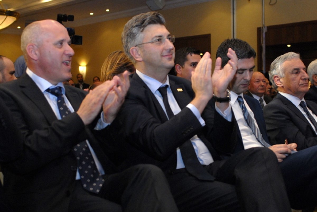 Plenkovića ipak spašava HNS, Središnji odbor HNS-a protiv odluke Predsjedništva koje nije za pakt s HDZ-om