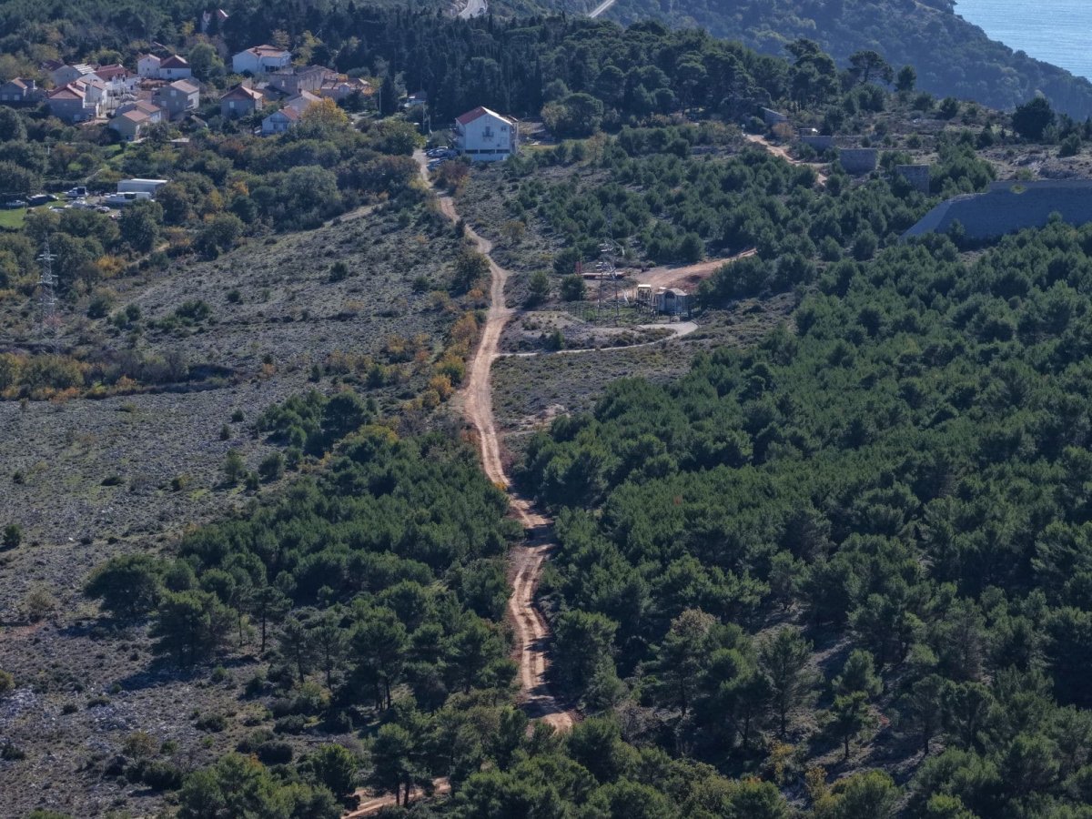 U TIJEKU ASFLATIRANJE CESTE DO TVRĐAVE NA SRĐU