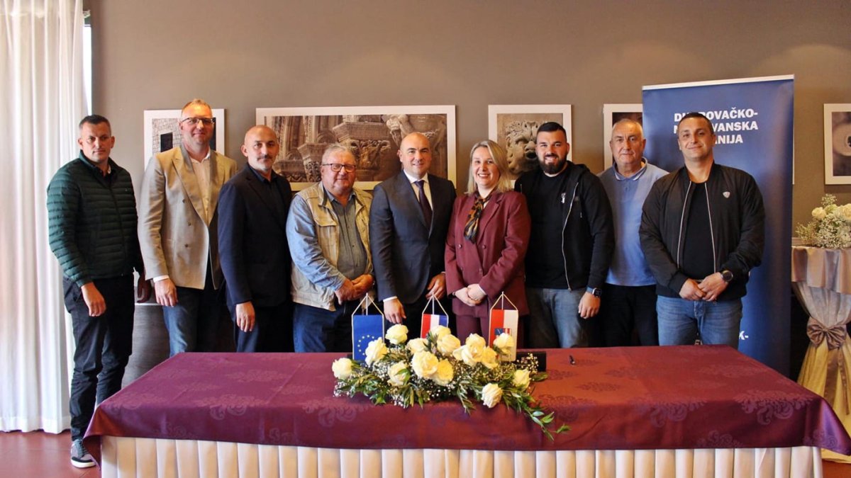 BROJ PRIJAVA POVEĆAN ZA 20 POSTO: ŽUPAN PEZO POTPISAO PRVE UGOVORE ZA POTPORE MALE VRIJEDNOSTI U POLJOPRIVREDI