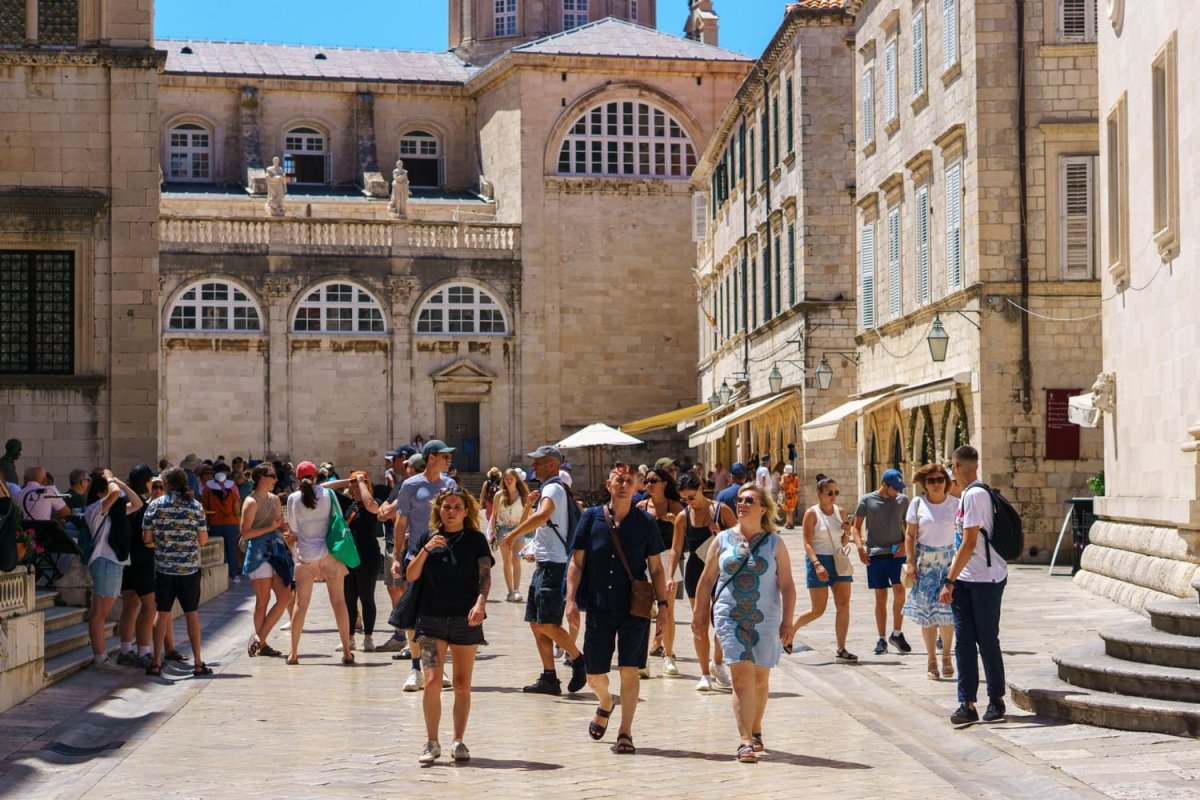 DUBROVNIK U BLAGOM MINUSU PO BROJU TURISTA