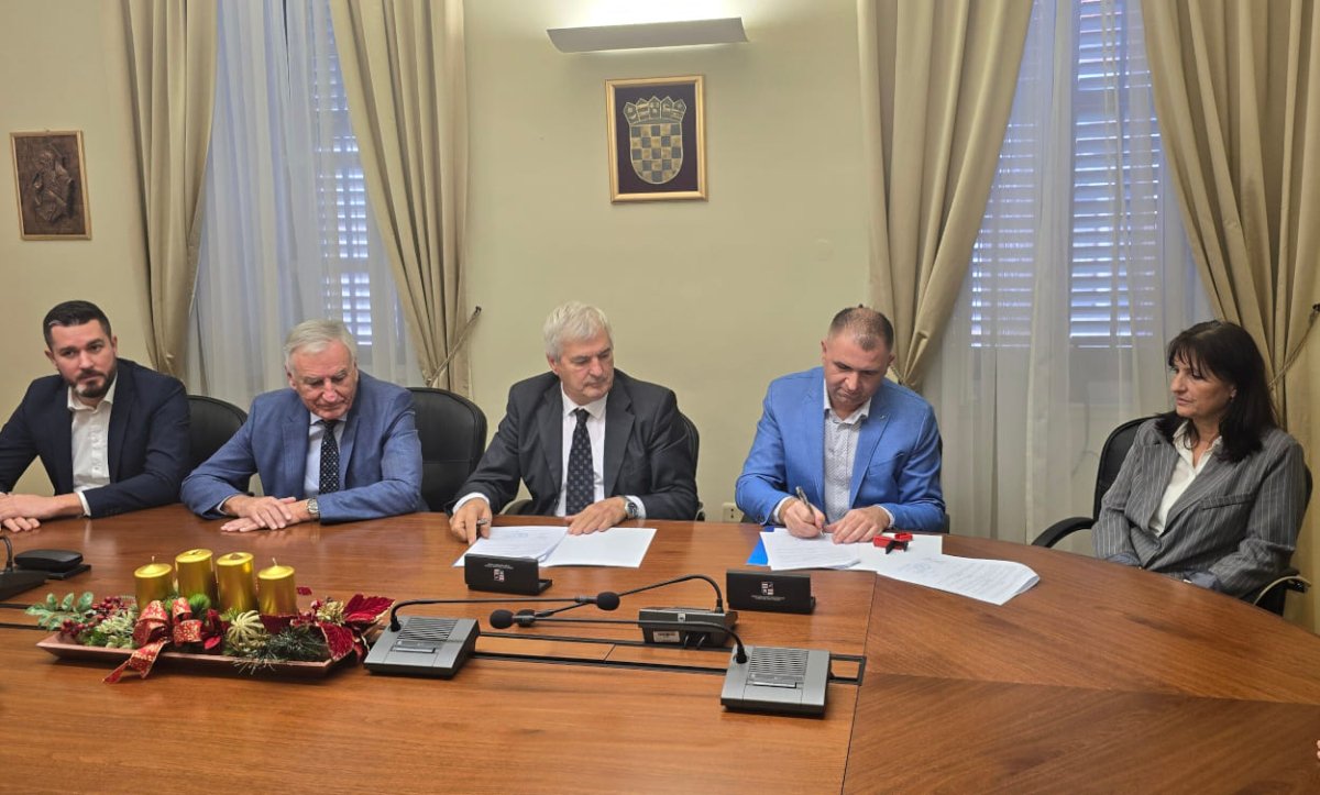 POTPISAN UGOVOR KOJIM JE POKRENUT PROJEKT CENTRA ZA HIPOTERAPIJU I REHABILITACIJU PELJEŠAC